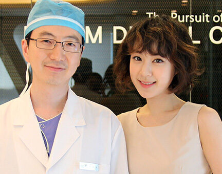 배우 김유현님이 에버엠치과를 방문해 주셨어요.